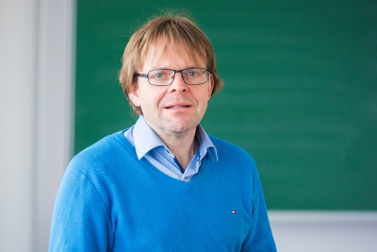 Christian Eder, stellvertretender Schulleiter Klassenleiter Lehrkraft Theorie Altenpflege und Altenpflegehilfe