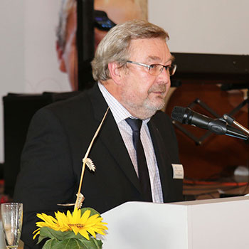 Karl-Heinz Edelmann, Leiter des KWA Bildungszentrums, bei der Abschlussfeier 2014 in Pfarrkirchen