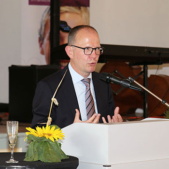 Dr. Stefan Arend, KWA Vorstand, bei der Abschlussfeier 2014 des KWA Bildungszentrums in Pfarrkirchen