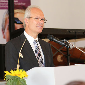 Heinrich Etzel, RSchD, bei der Abschlussfeier 2014 des KWA Bildungszentrums in Pfarrkirchen