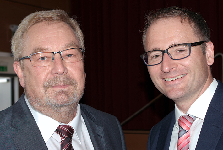 Abschlussfeier 2015 im KWA Bildungszentrum, KWA-BIZ-Leiter Karl-Heinz Edelmann und Michael Hisch, Verwaltungsleiter der KWA Klinik Stift Rottall