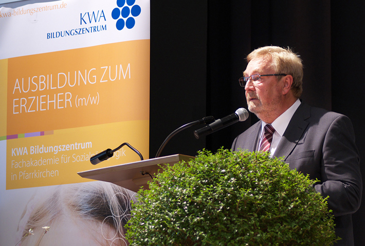 Abschlussfeier 2015 im KWA Bildungszentrum, KWA-BIZ-Leiter Karl-Heinz Edelmann