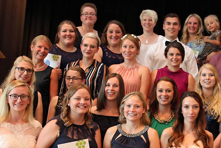 Gruppenfoto der Klasse F4 der Fachakademie für Sozialpädagogik.