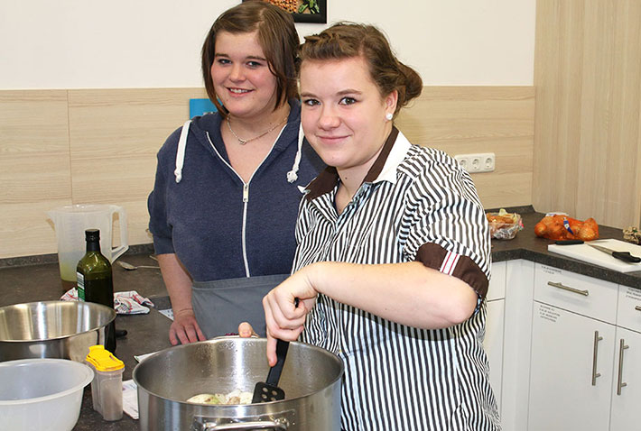 Angloamerikanische Spezialitäten im KWA Bildungszentrum Pfarrkirchen, zubereitet im Rahmen des Wahlfachs Englisch: mmh, delicious!